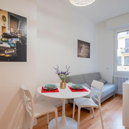 I Host Apartment - Gressoney 3 Milano Eksteriør billede